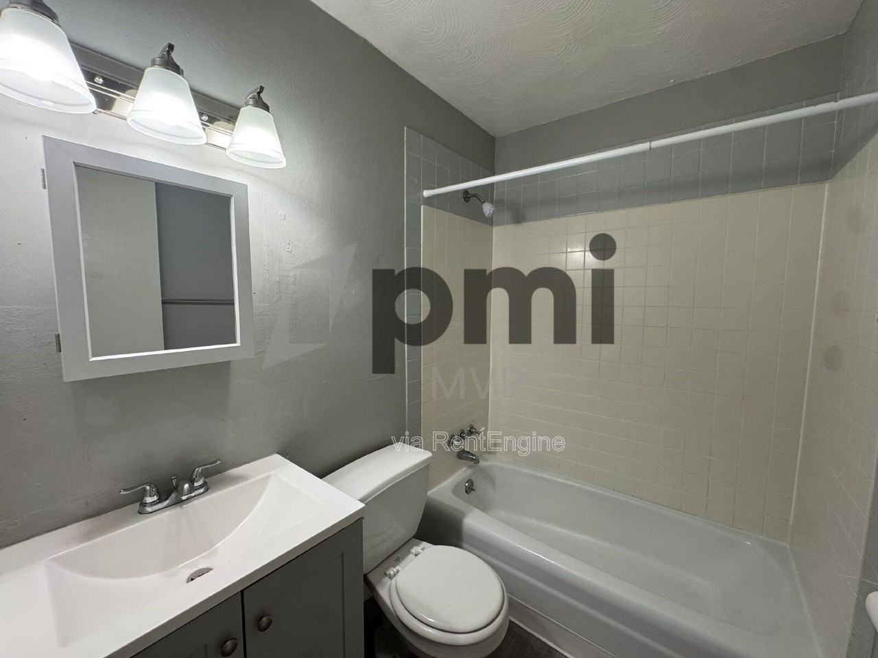 3029 Rotunda Ct S - Photo 5 of 26