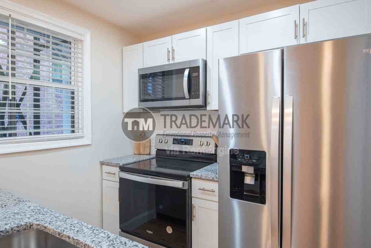 323 North Mulberry Street #2 - Photo 4 of 13