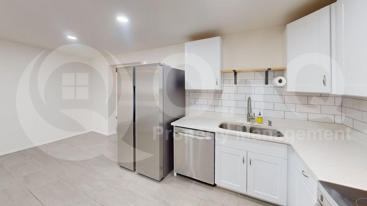 9301 East 29th Street - Photo 4 of 21