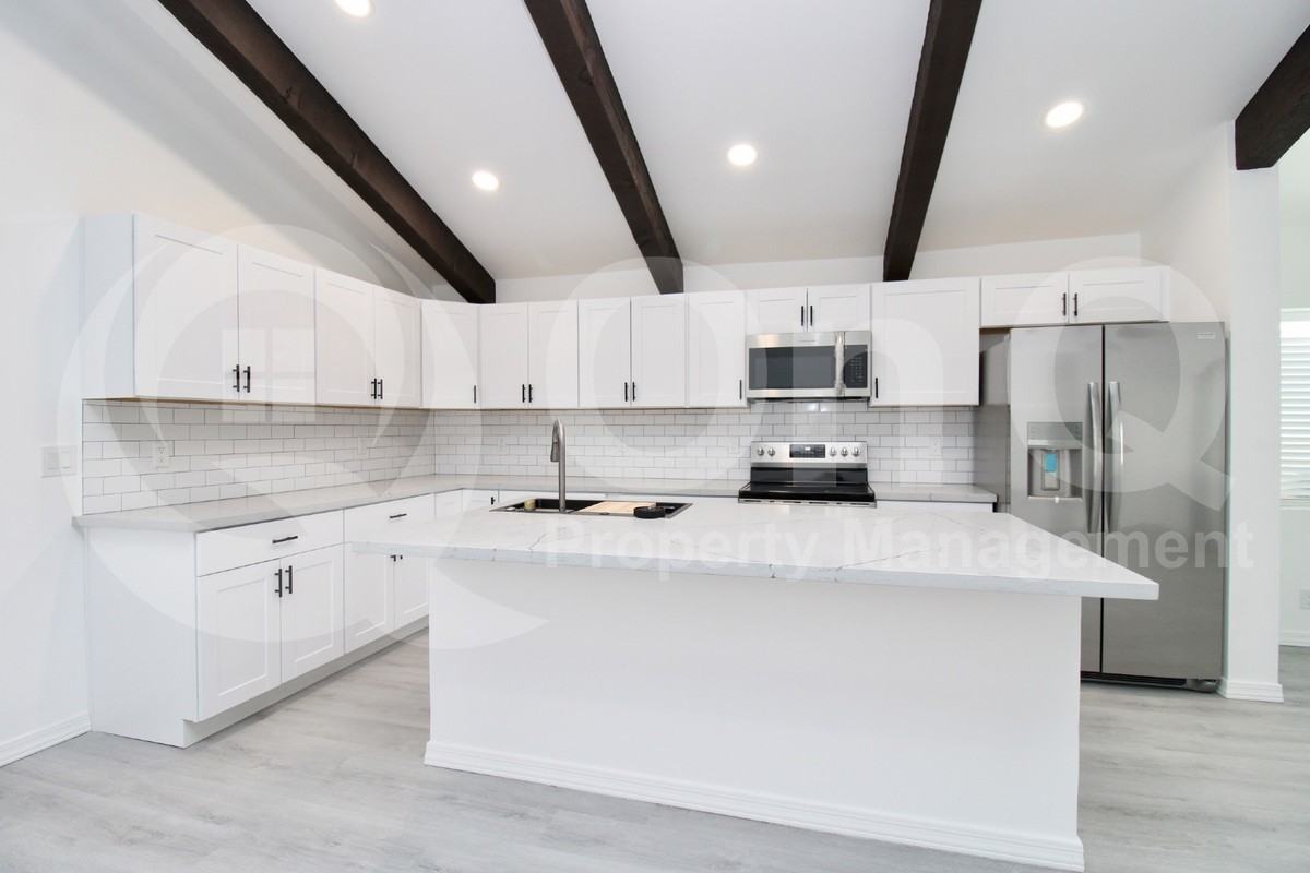 5623 S Rocky Point Rd - Photo 3 of 31