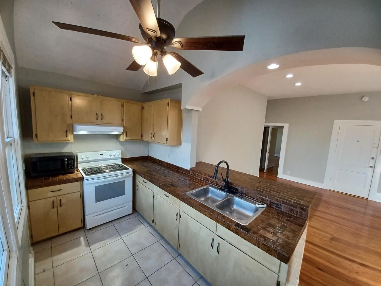 124 W Mistletoe Ave #3 - Photo 7 of 11