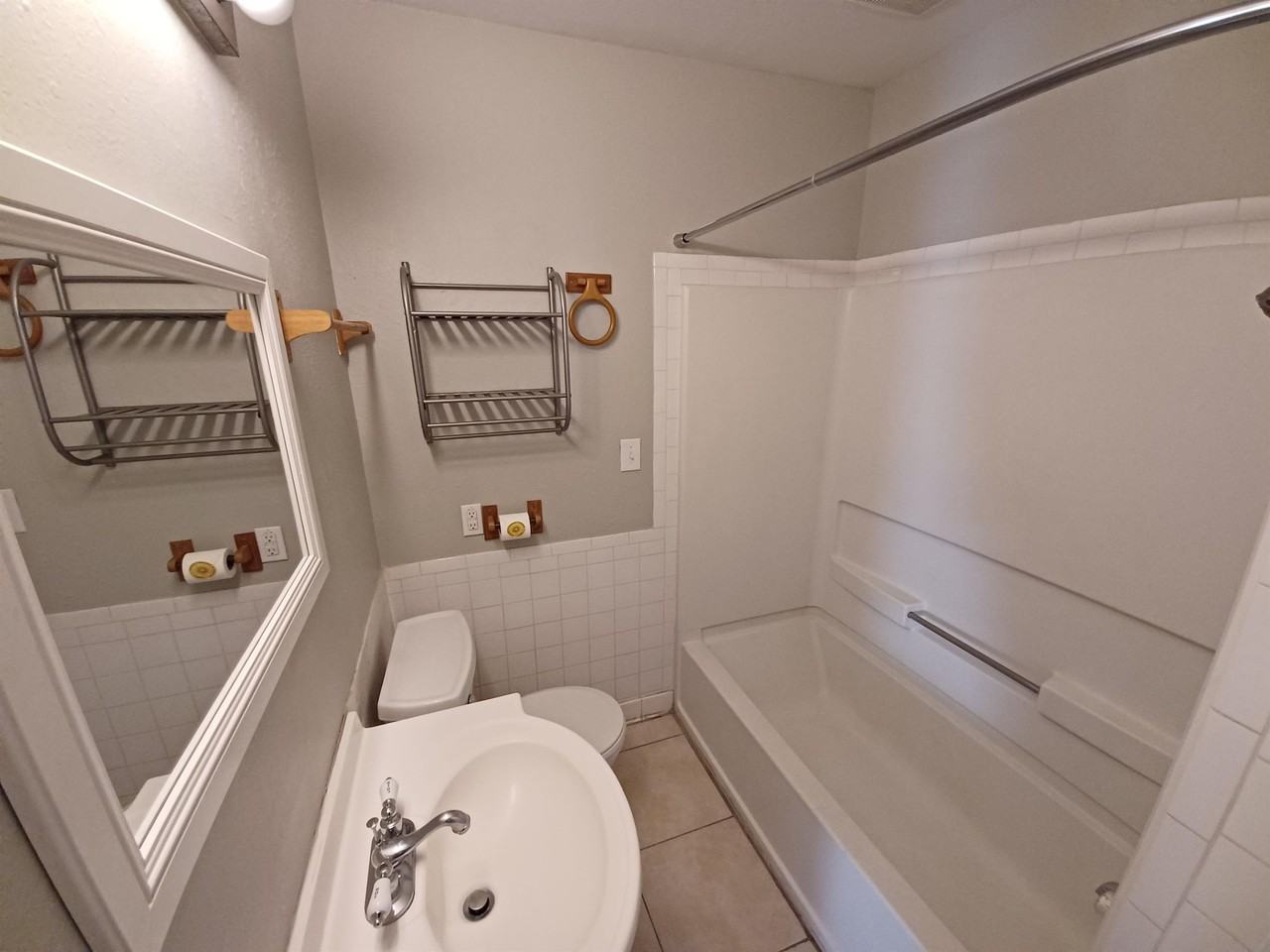 124 W Mistletoe Ave #3 - Photo 6 of 11