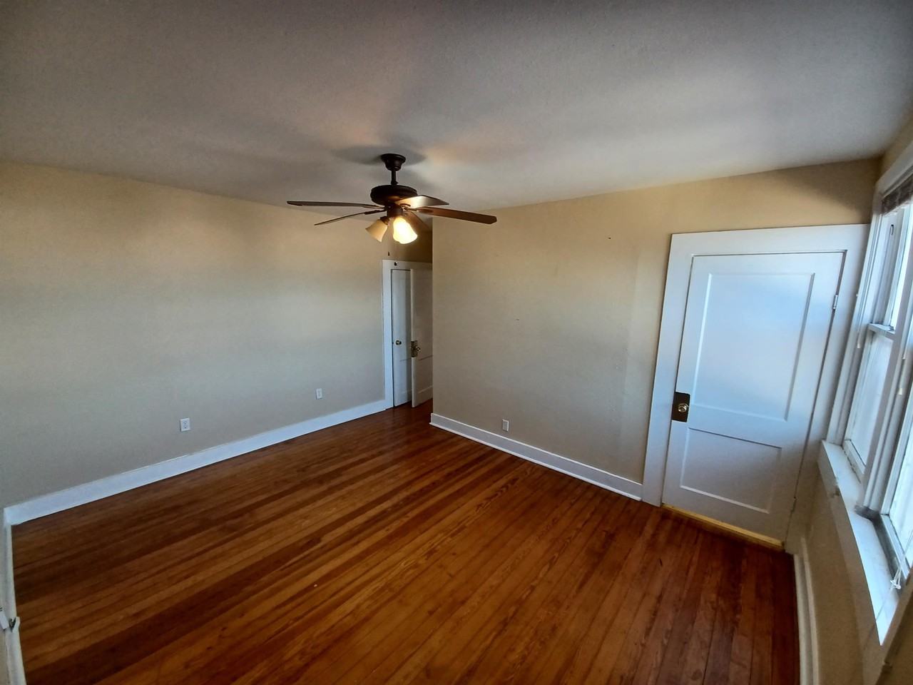 124 W Mistletoe Ave #3 - Photo 2 of 11