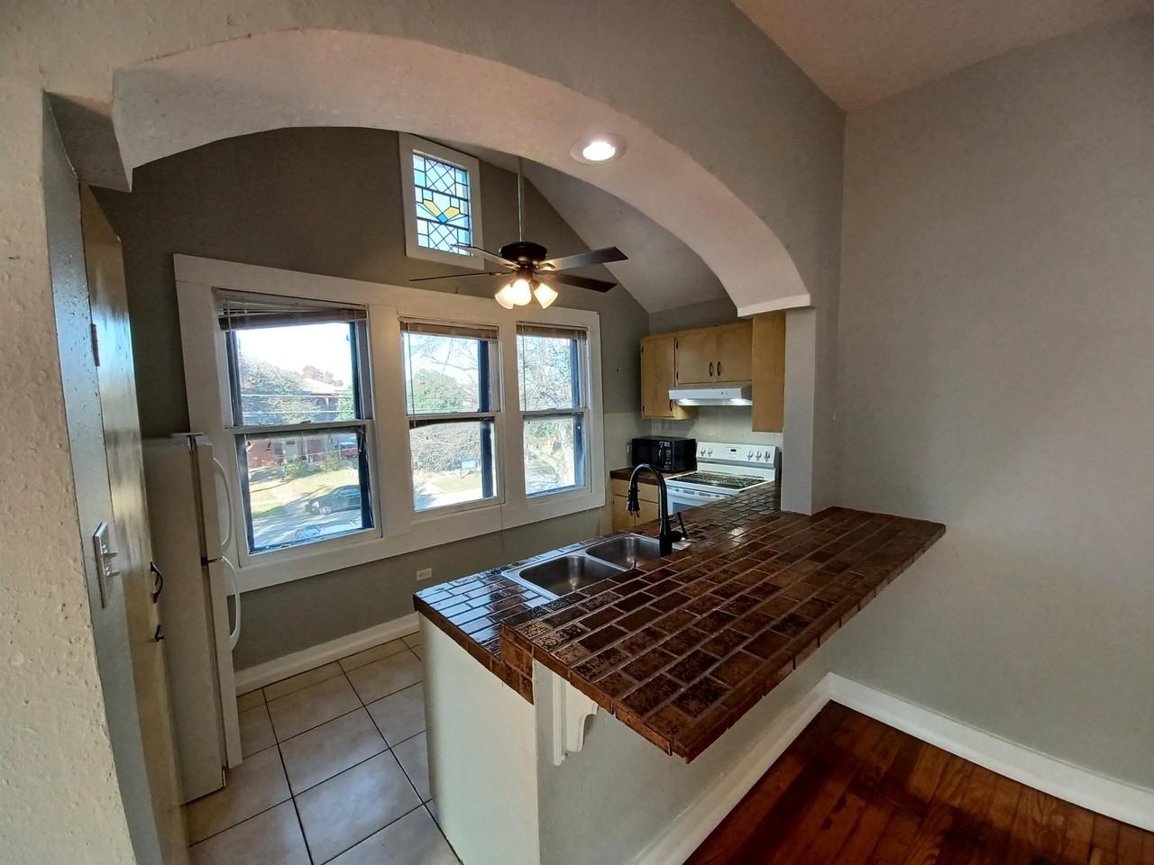 124 W Mistletoe Ave #3 - Photo 3 of 11