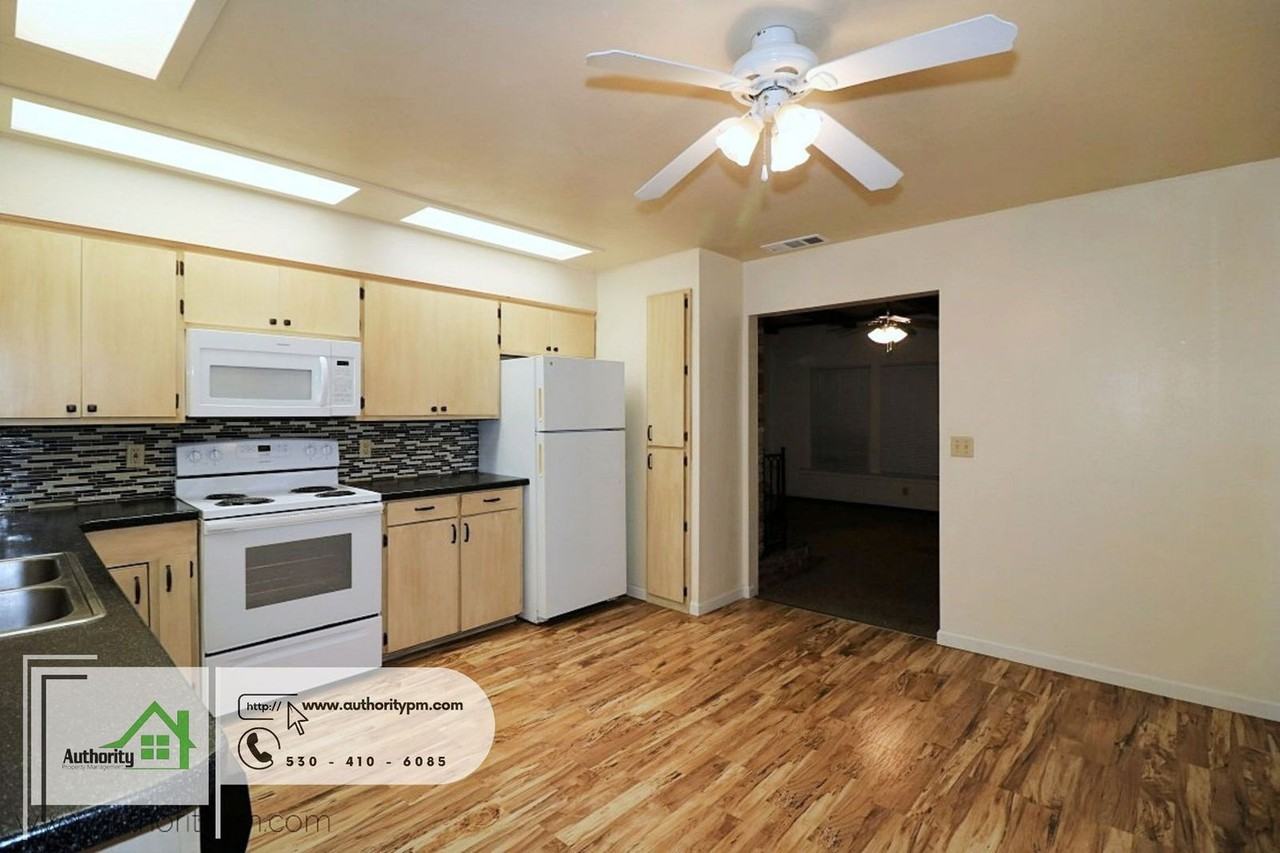 2128 Shasta Street - Photo 6 of 20