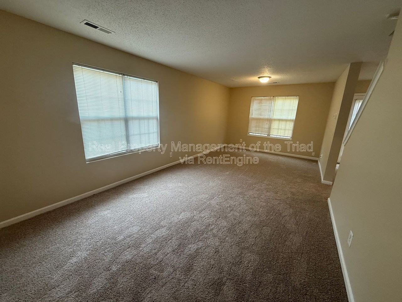 1124 Highstone Dr - Photo 4 of 16