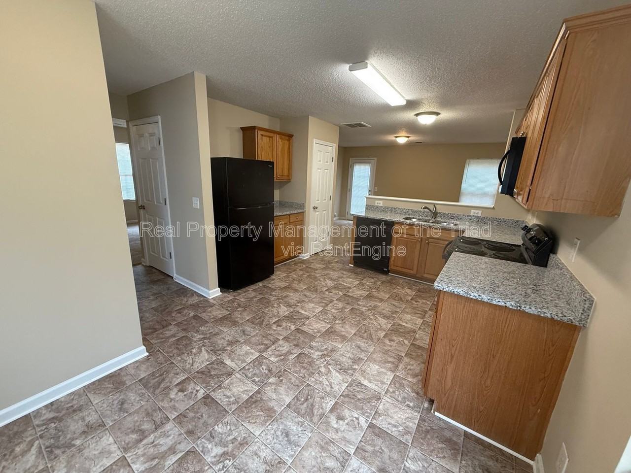 1124 Highstone Dr - Photo 5 of 16