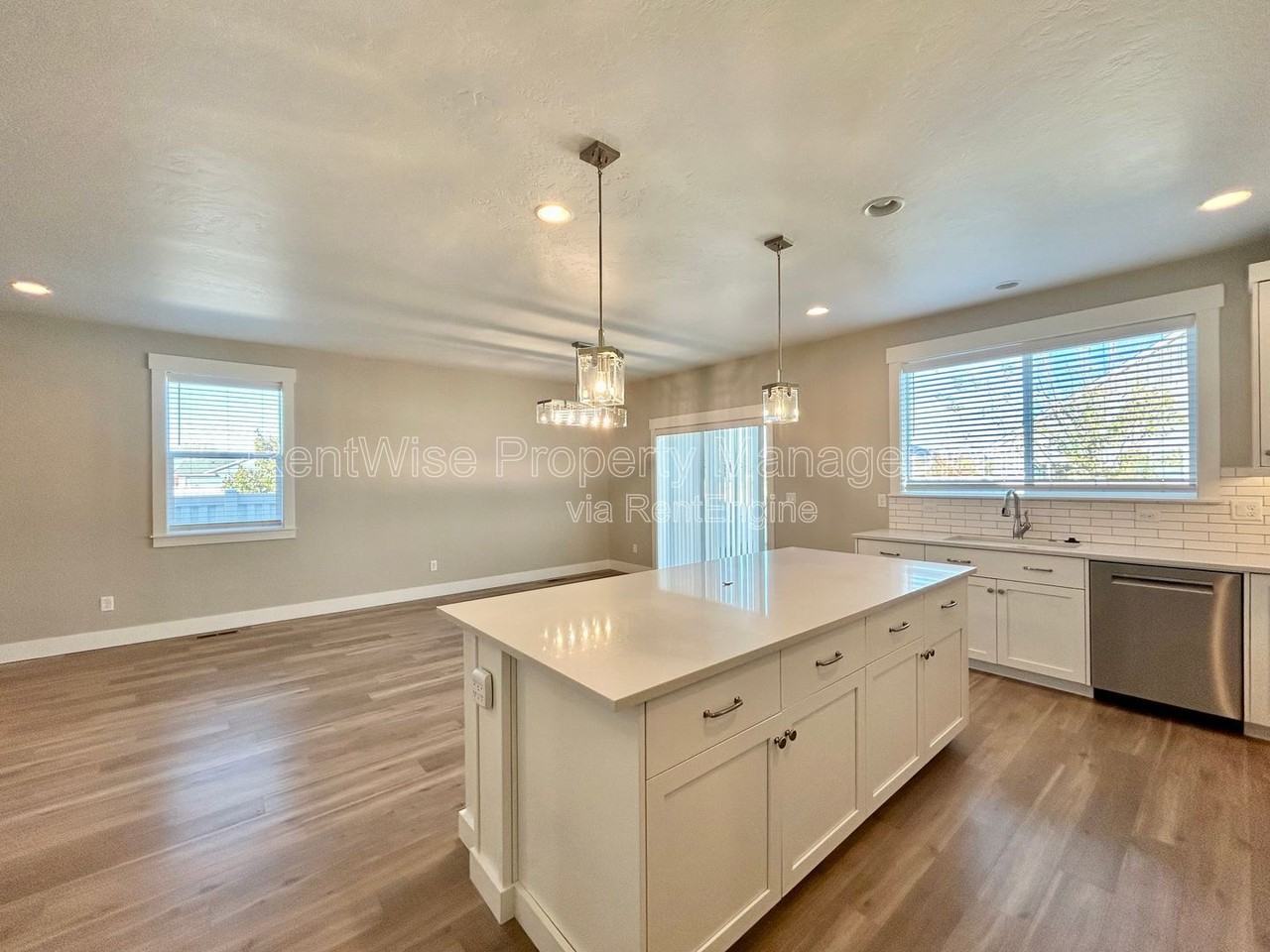 2090 N Banjo Ct - Photo 4 of 22