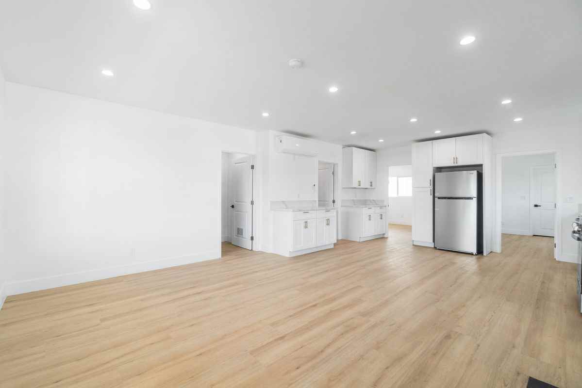 301 S Cabrillo Ave - Photo 2 of 13