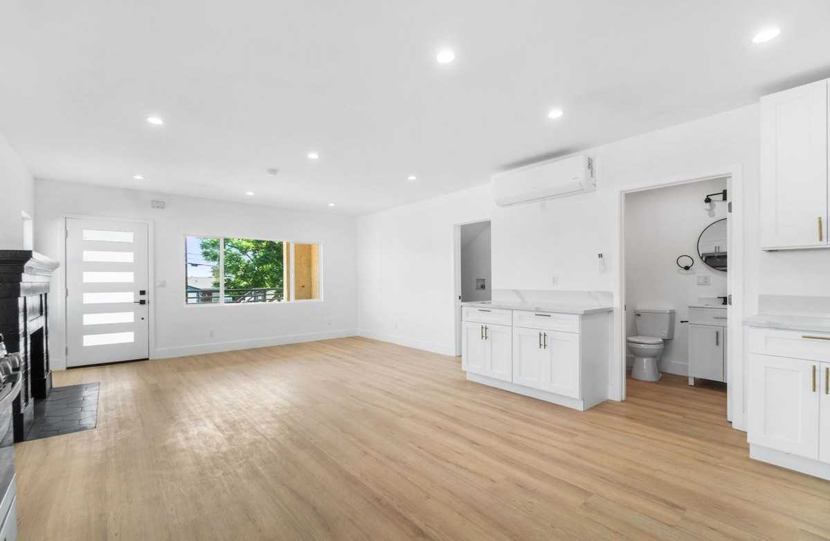 301 S Cabrillo Ave - Photo 4 of 13