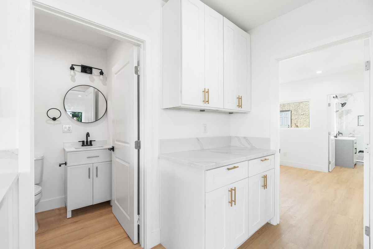 301 S Cabrillo Ave - Photo 6 of 13