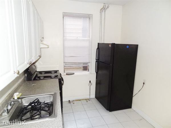 2600 Summit Ave - Photo 2 of 7