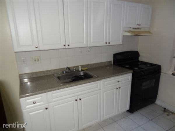 2600 Summit Ave - Photo 3 of 7