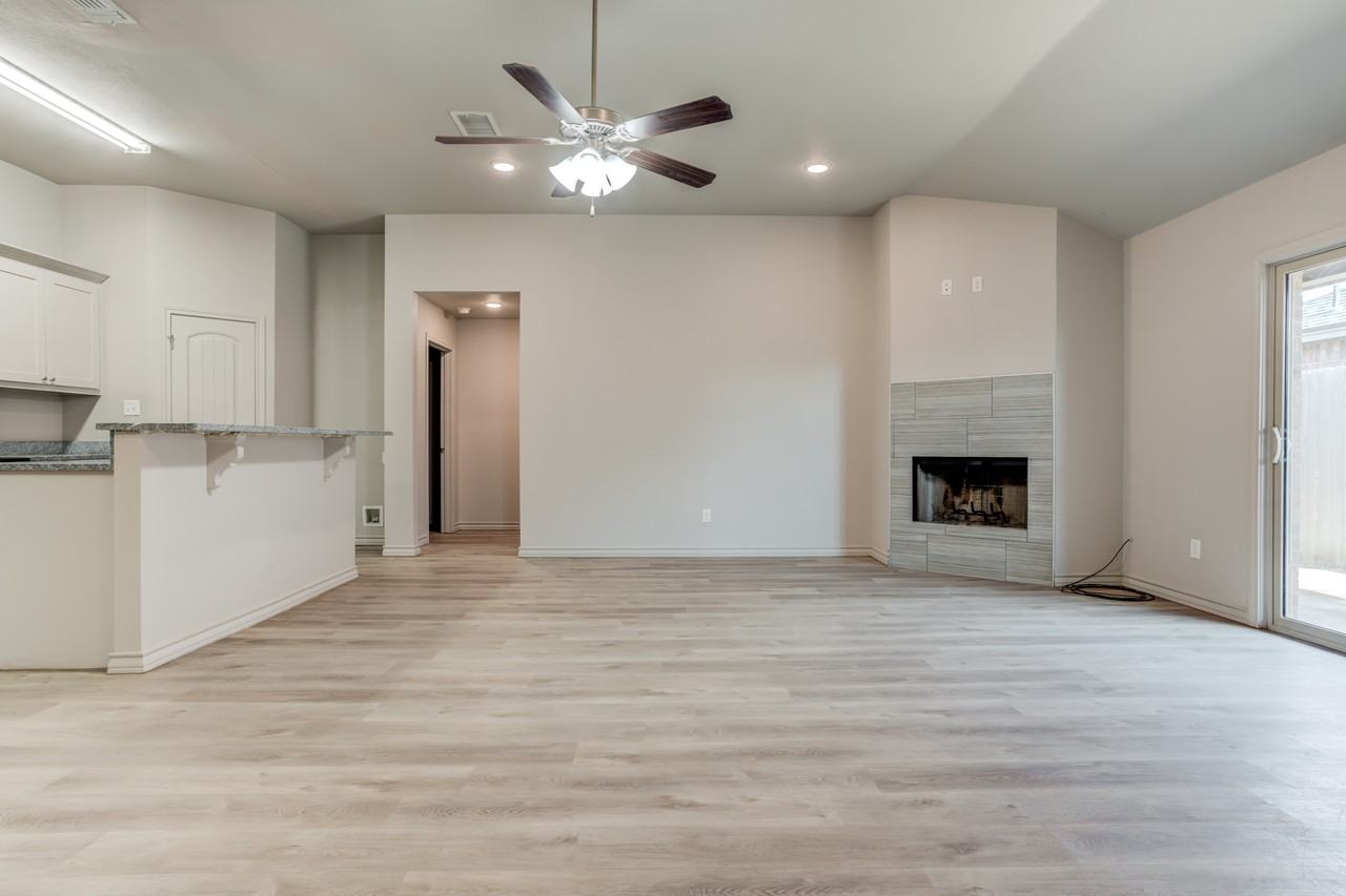 17816 107th St #B - Photo 3 of 11