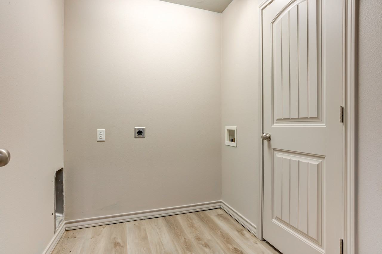 17816 107th St #B - Photo 2 of 11