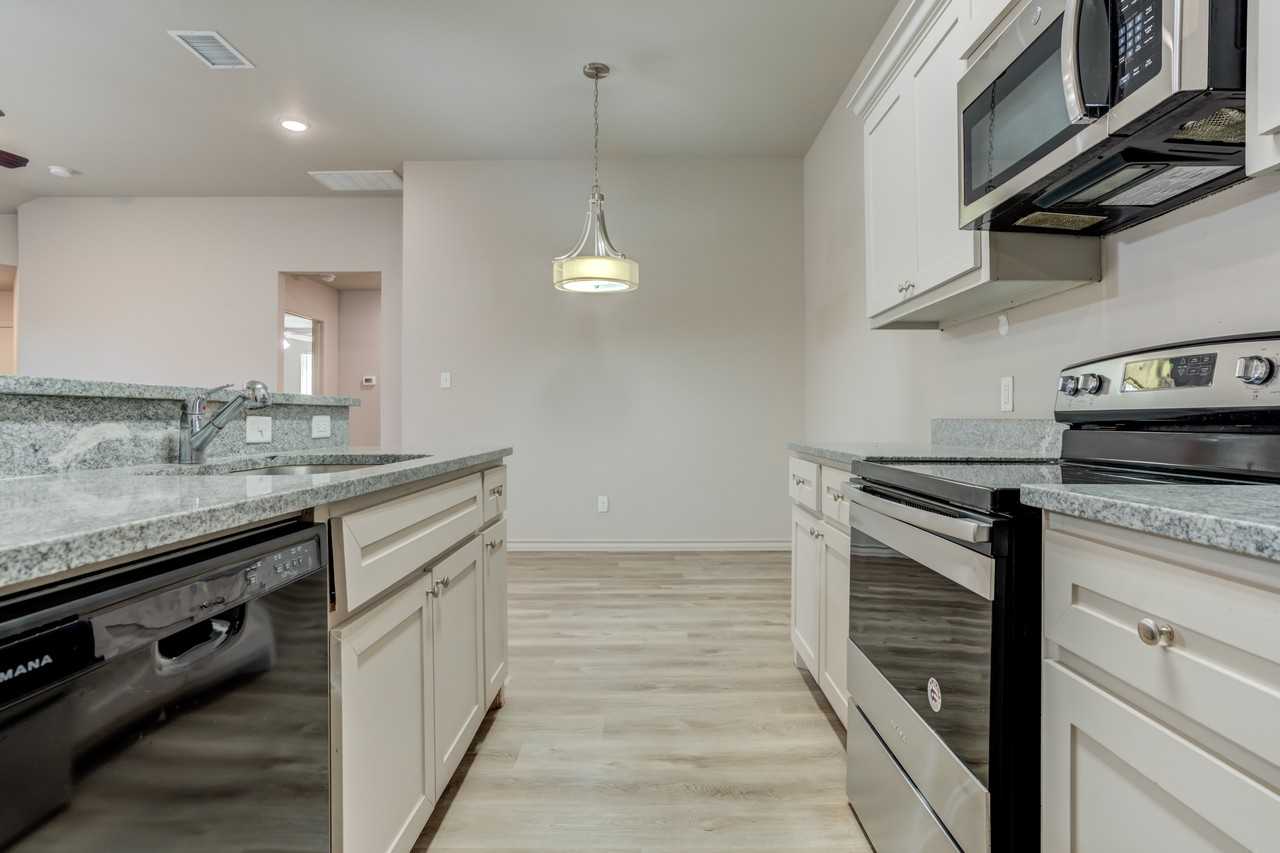 17816 107th St #B - Photo 4 of 11