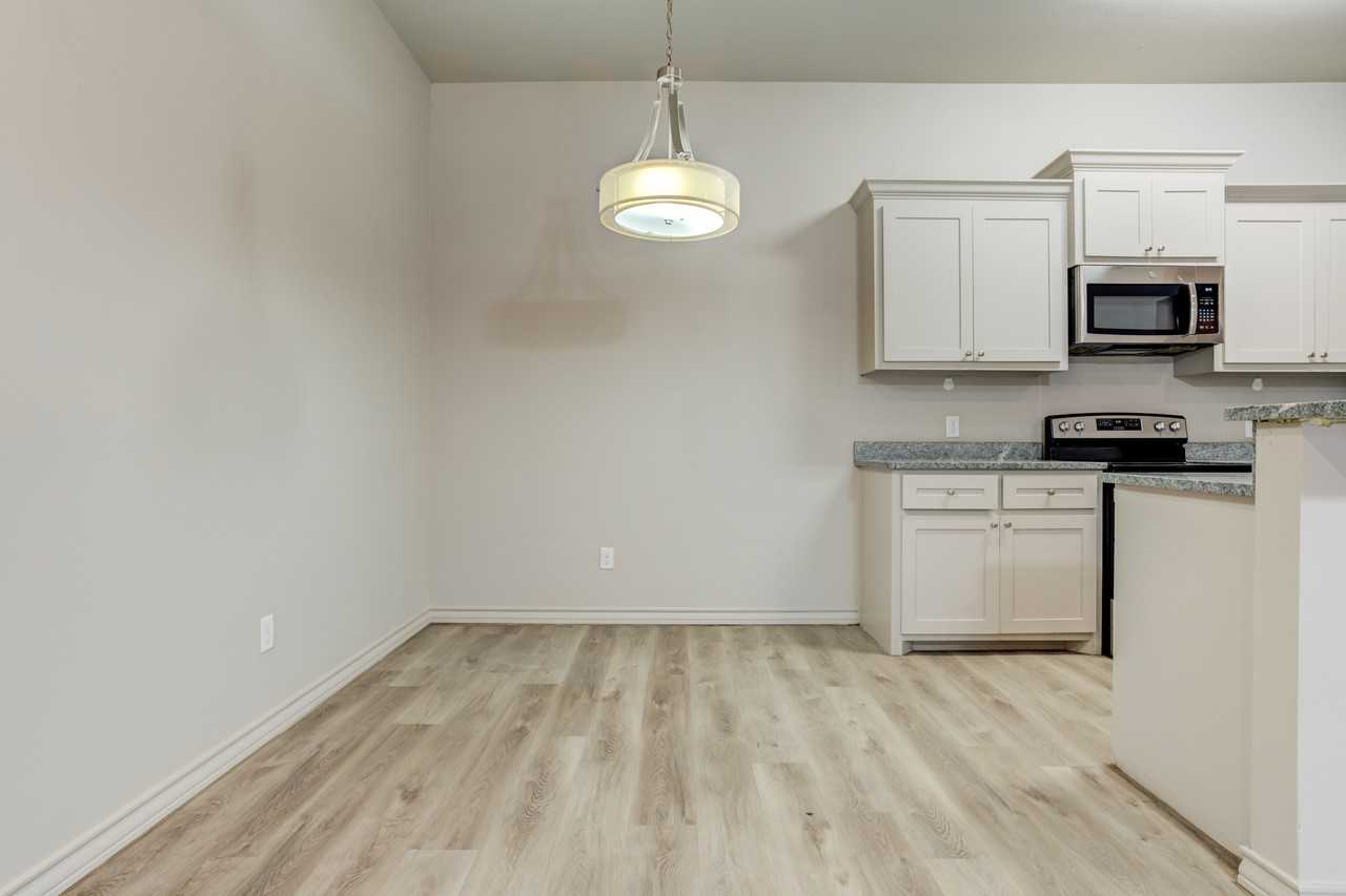 17816 107th St #B - Photo 3 of 11