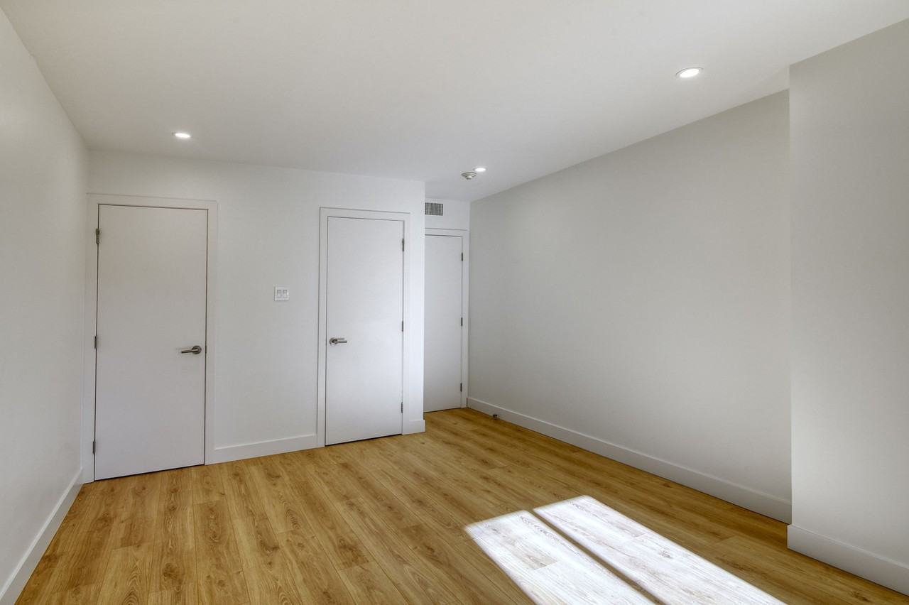 Regency - Photo 4 of 50