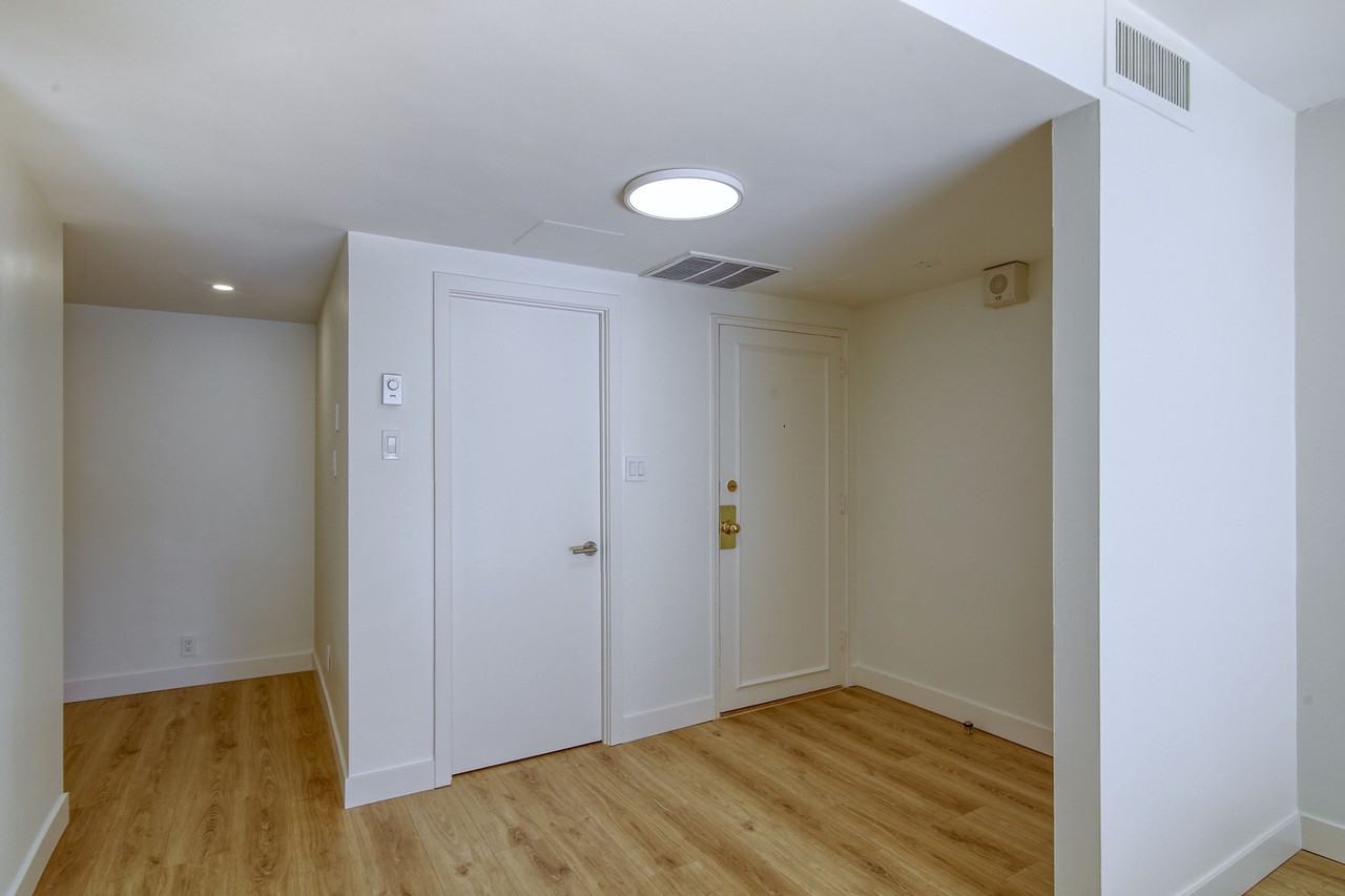 Regency - Photo 7 of 50