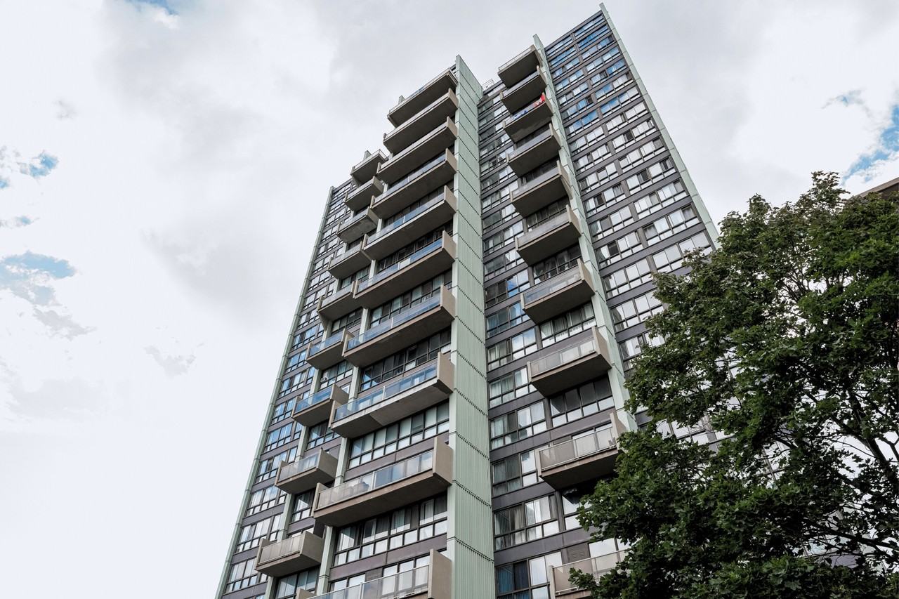 5999 Monkland - Photo 3 of 12