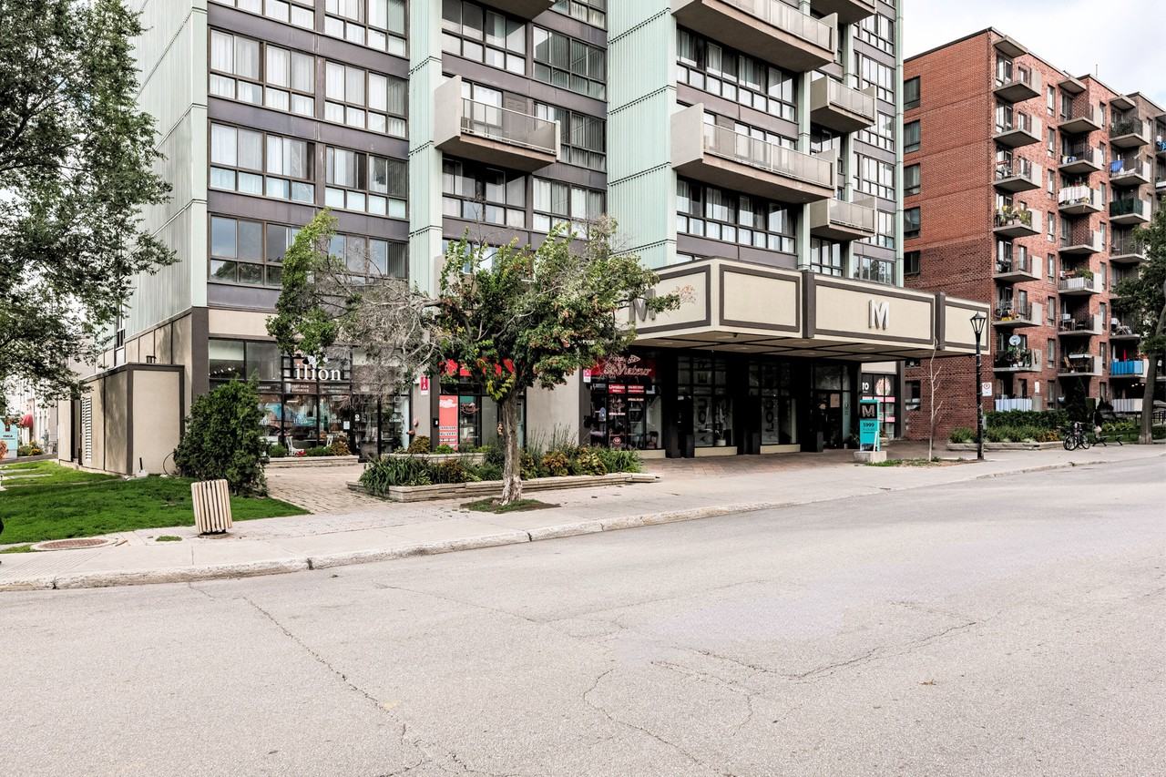 5999 Monkland - Photo 4 of 12