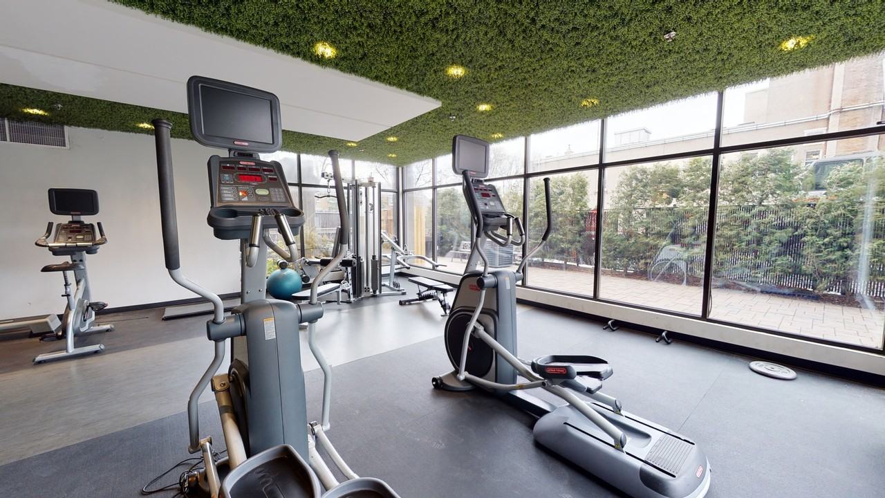 5999 Monkland - Photo 5 of 12