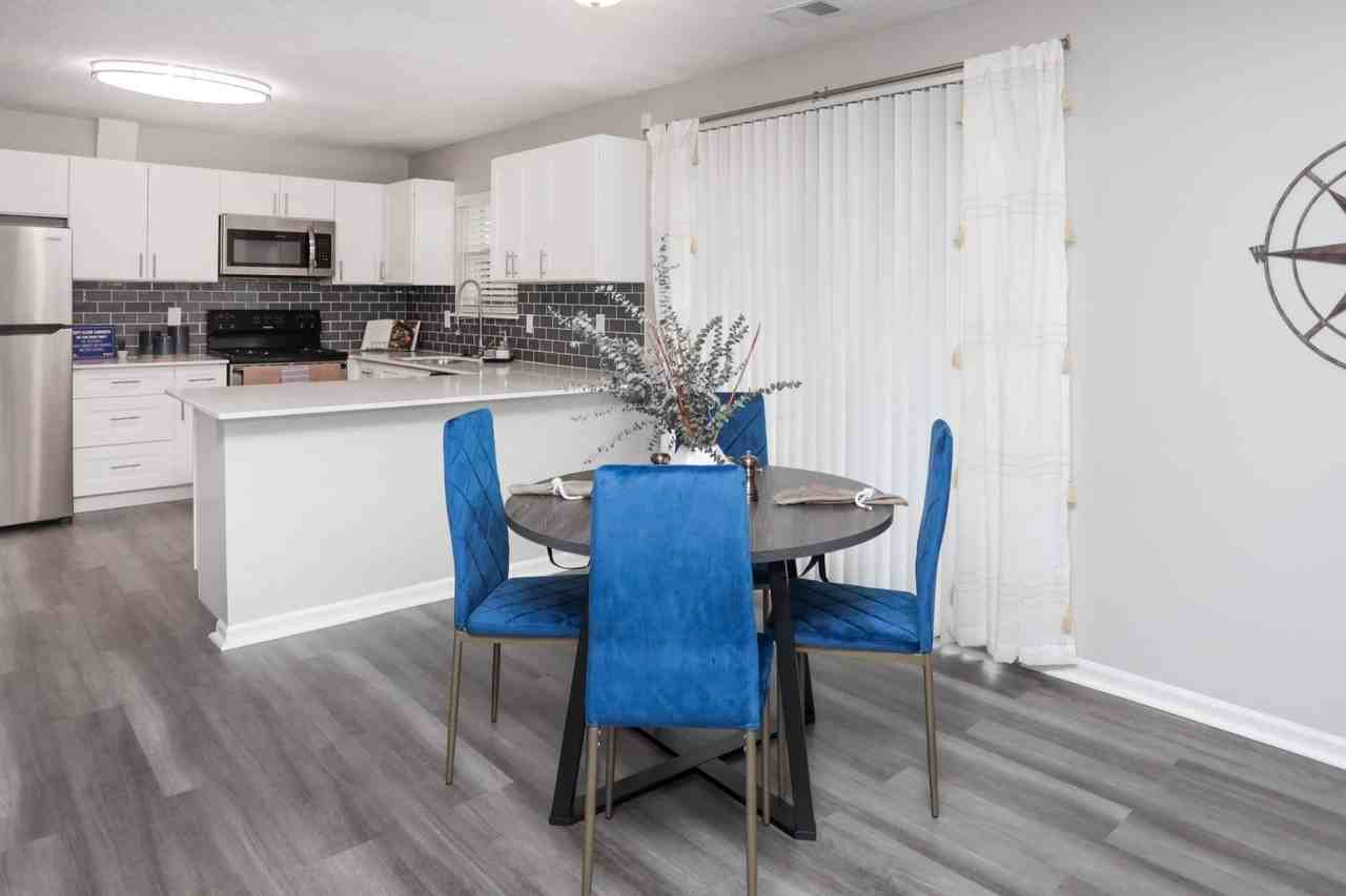 Spinnaker Court - Photo 2 of 17