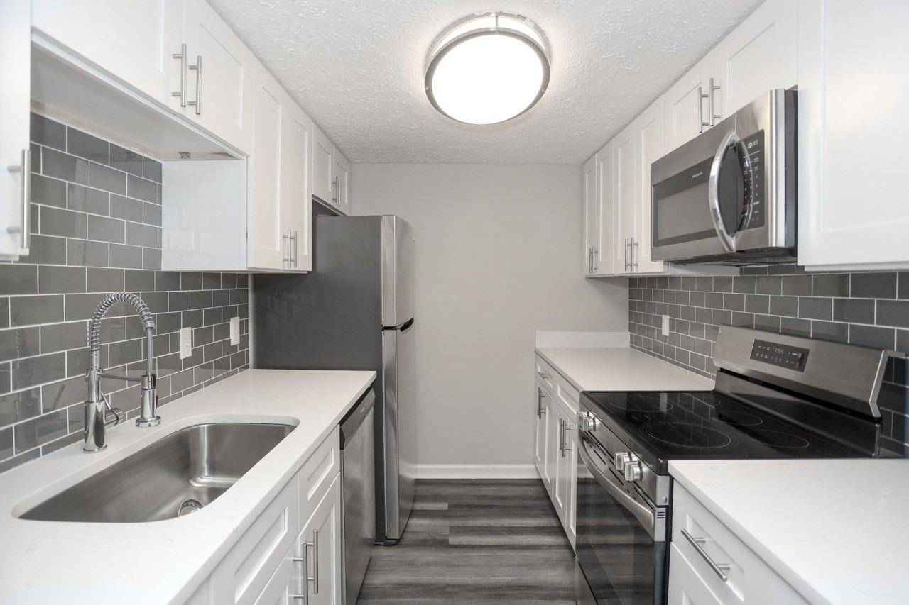 Meridian Court South - Photo 5 of 38