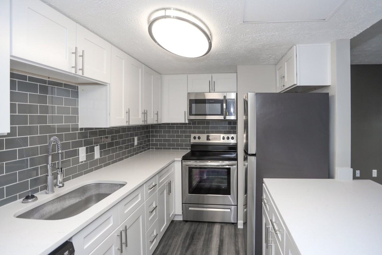 Meridian Court South - Photo 6 of 38