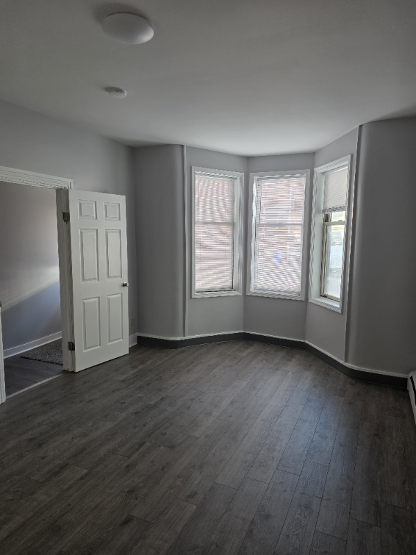 32 N Earl St - Photo 2 of 20