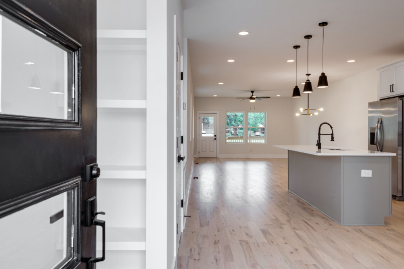 214 Eisenhower Dr - Photo 2 of 19