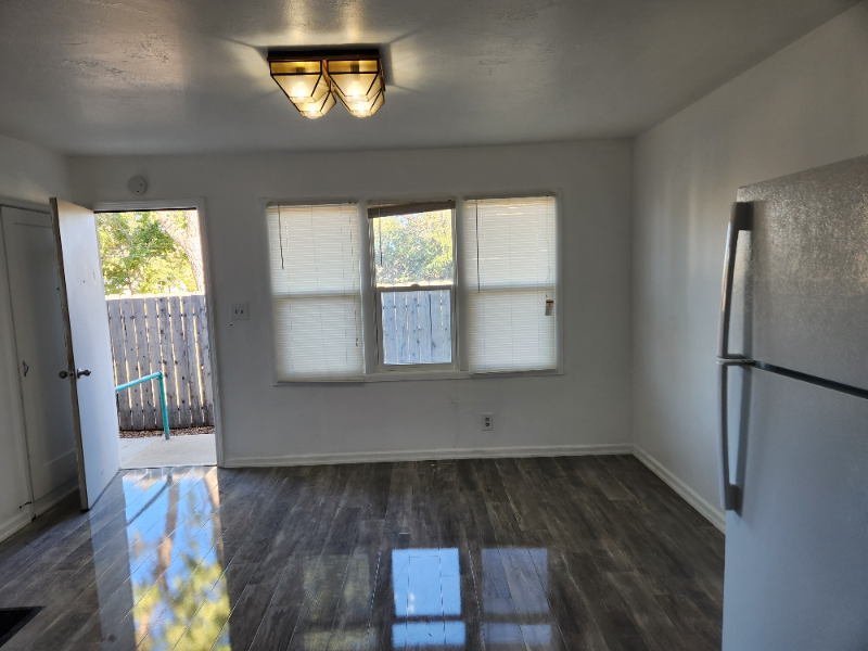 521 3rd St - Photo 2 of 5