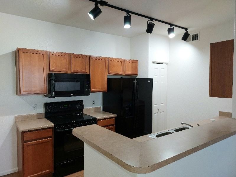 10733 Smile Rd - Photo 5 of 17