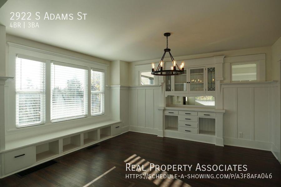 2922 S Adams St - Photo 3 of 38