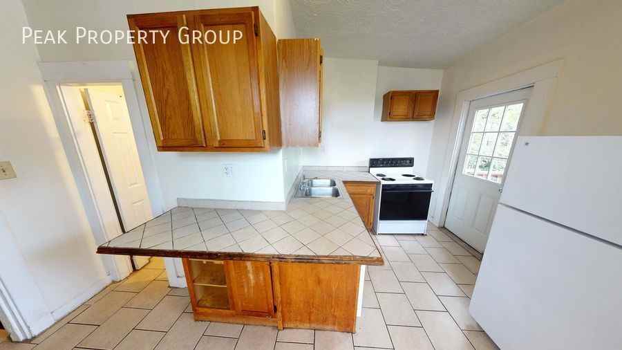 2431 Vine St - Photo 3 of 11