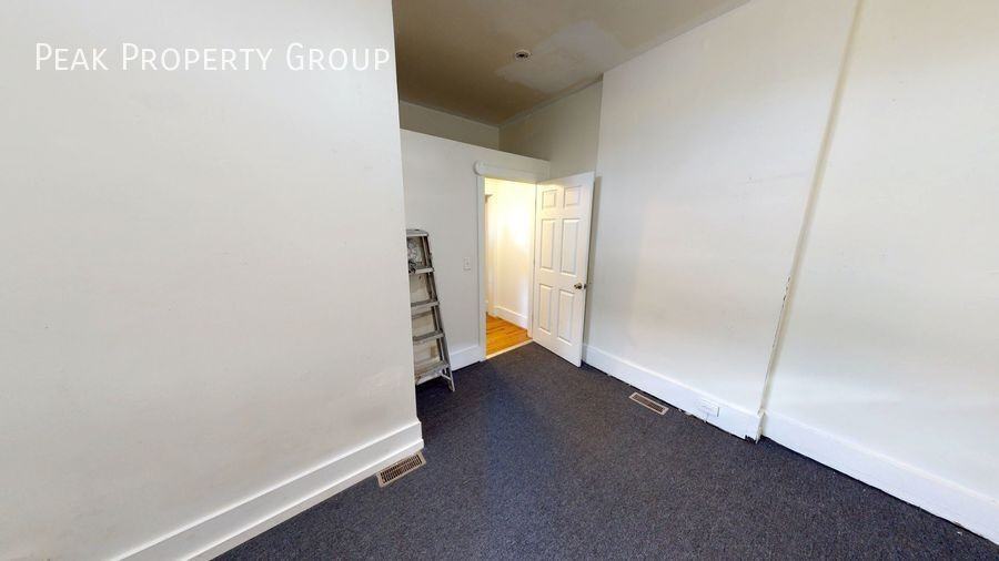 2431 Vine St - Photo 5 of 11