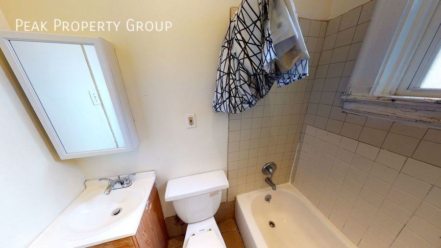 2431 Vine St - Photo 6 of 11