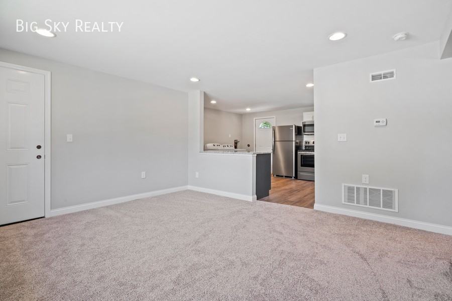 135 Walnut St #D - Photo 3 of 22