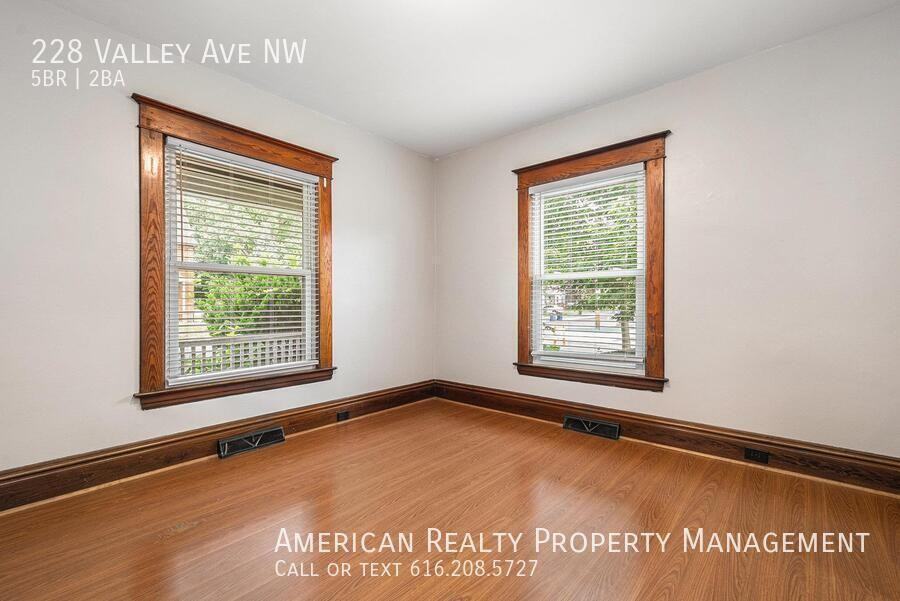 228 Valley Ave Nw - Photo 7 of 20