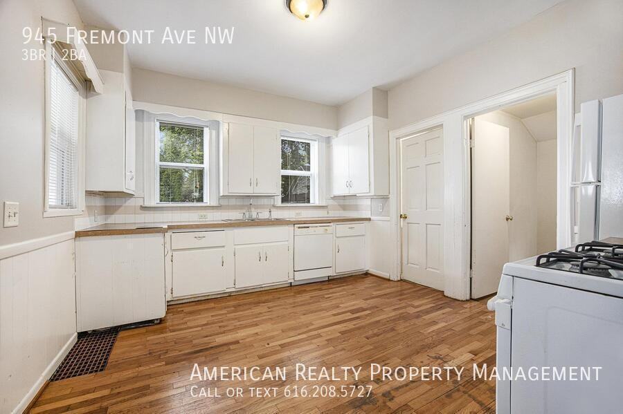 945 Fremont Avenue Northwest - Photo 7 of 20