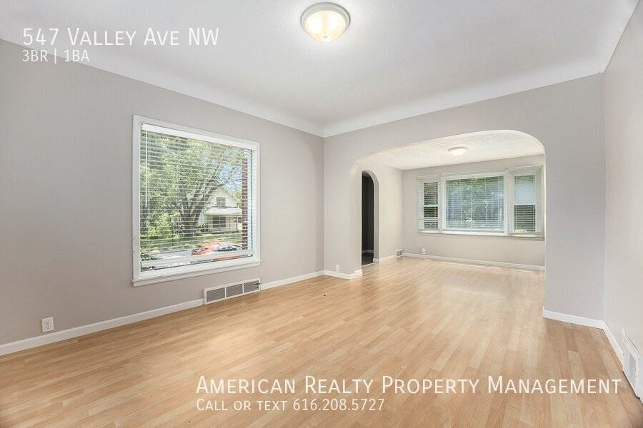 547 Valley Ave Nw - Photo 2 of 16