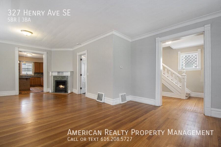 327 Henry Avenue Southeast - Photo 2 of 19