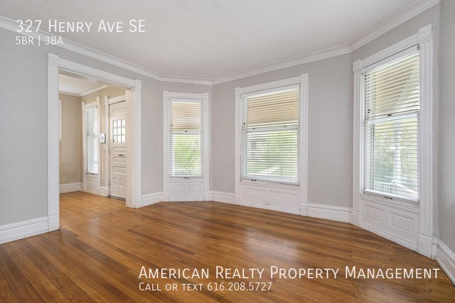 327 Henry Avenue Southeast - Photo 6 of 19