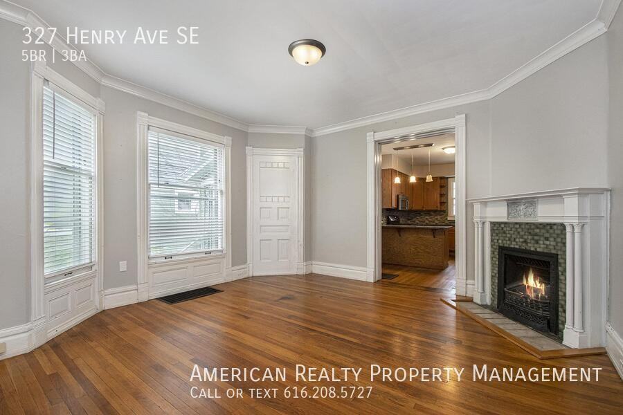 327 Henry Avenue Southeast - Photo 7 of 19