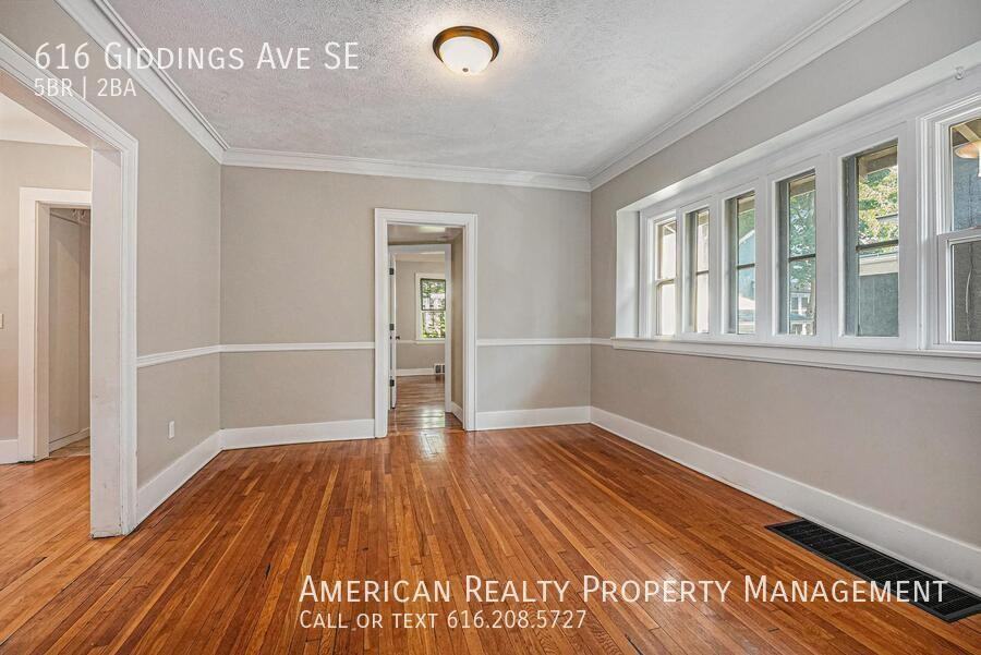 616 Giddings Ave Se - Photo 5 of 18