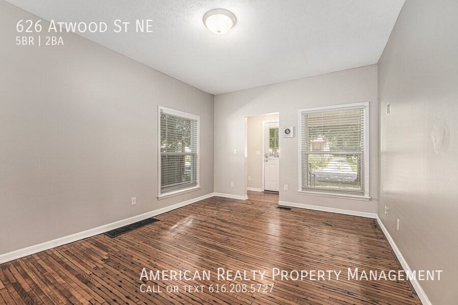 626 Atwood St Ne - Photo 2 of 18