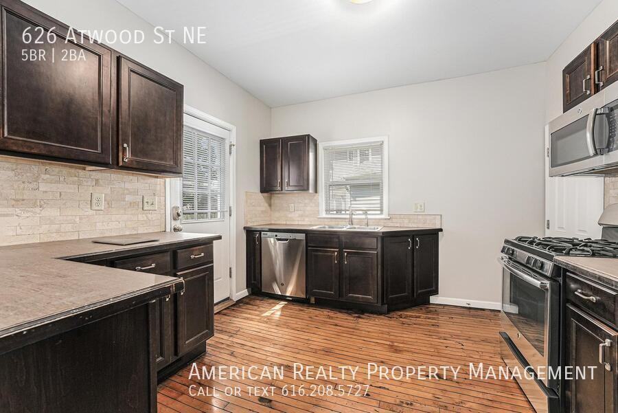 626 Atwood St Ne - Photo 6 of 18