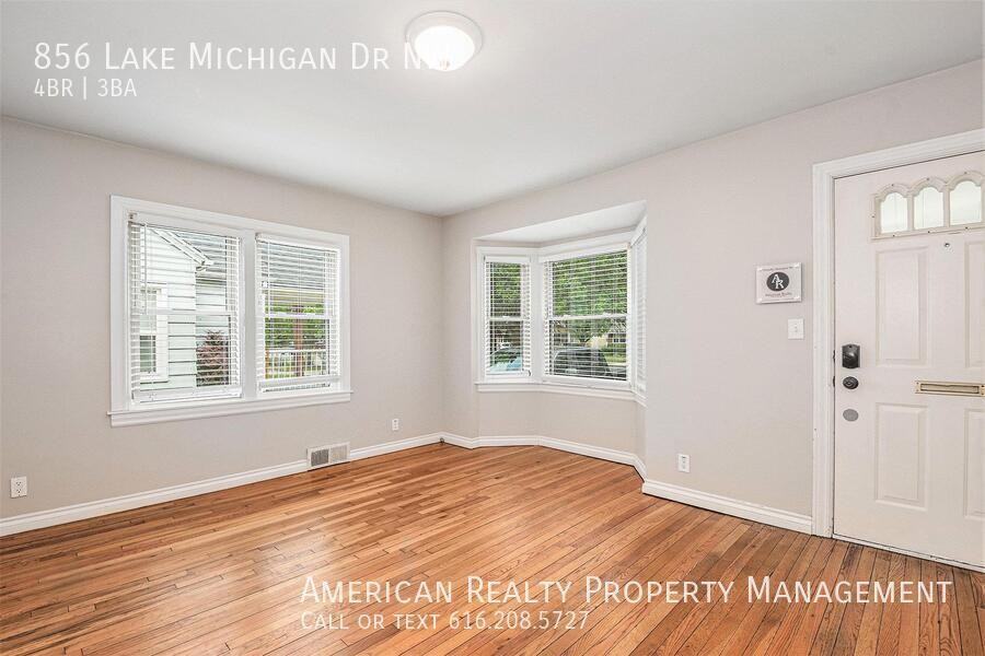 856 Lake Michigan Dr Nw - Photo 2 of 21