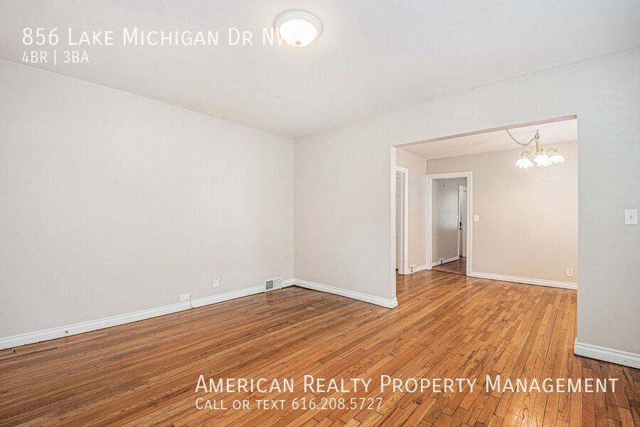 856 Lake Michigan Dr Nw - Photo 7 of 21