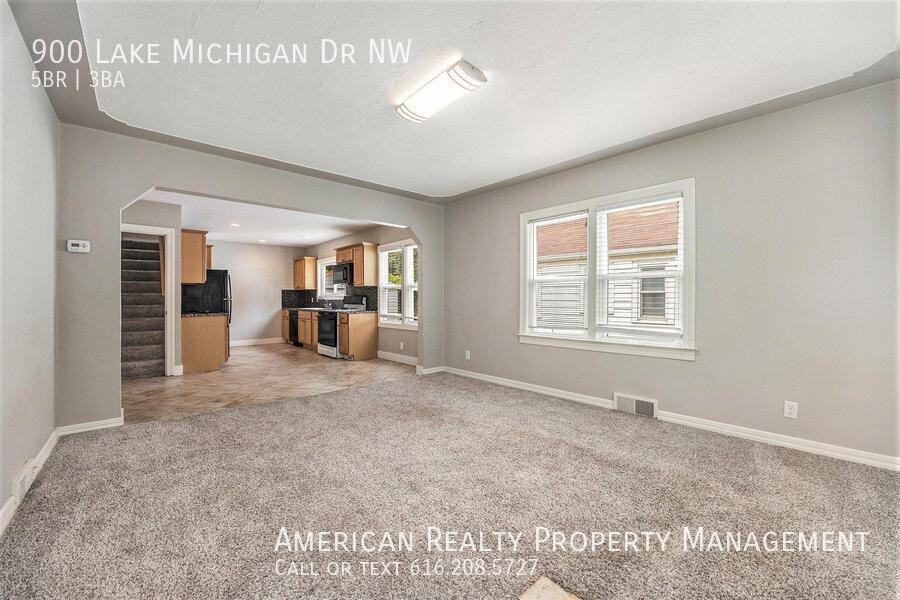 900 Lake Michigan Dr Nw - Photo 2 of 19